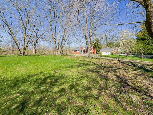 Building Photo - Spacious 3BR Home with Expansive 1-Acre Lot!