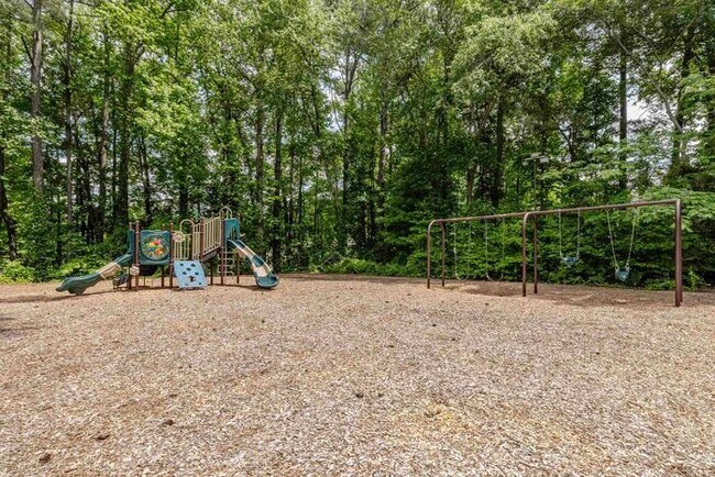 Building Photo - Affordable Living 20 Minutes from Everything Atlanta -2 Bedroom 2 1/2 Baths only $1300*
