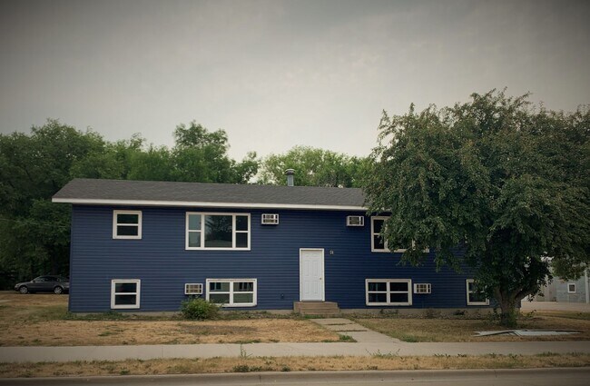 Building Photo - 220 9th Ave NW