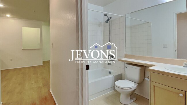 Building Photo - Condo with Swimming Pool and Private Enclosed 1-Car Garage in Klahanie Neighborhood