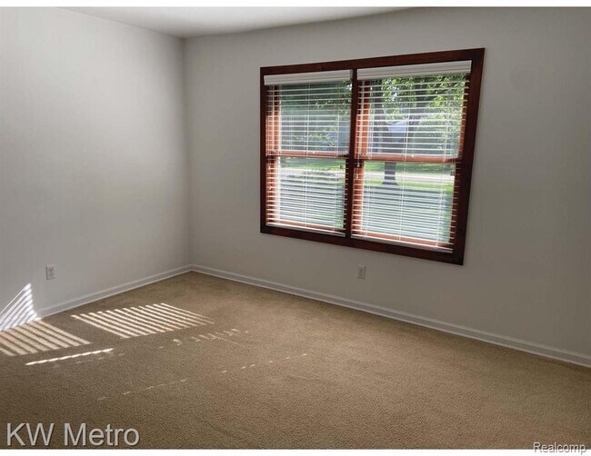 Building Photo - 561 Yorkton Ln