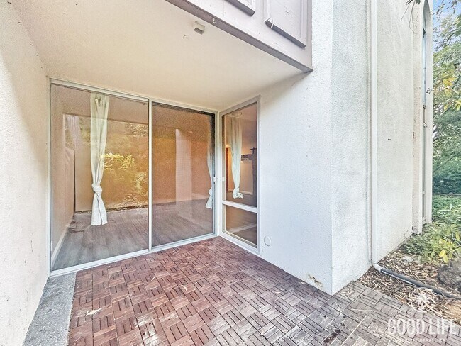 Building Photo - Stunning 1BD/1BA W/ Reserved Parking, A/C, and Community Pool in College Area!