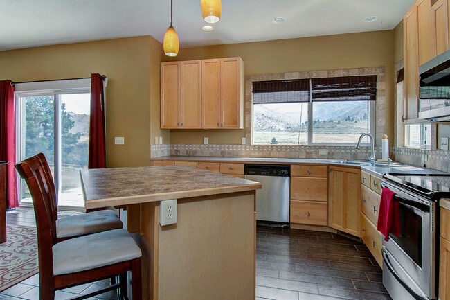 Building Photo - 21 Mores Creek Cir