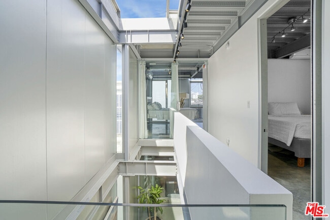 Building Photo - 2911 Ocean Front Walk