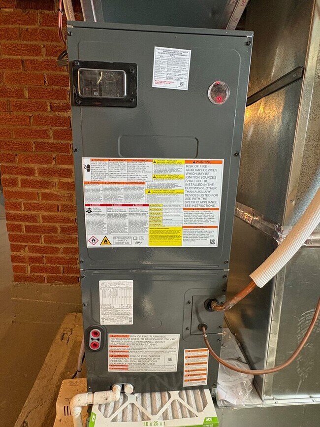 Building Photo - BEAUTIFULLY UPDATED 2 Bedroom / 1.5 Bath home in Penn Trafford School District