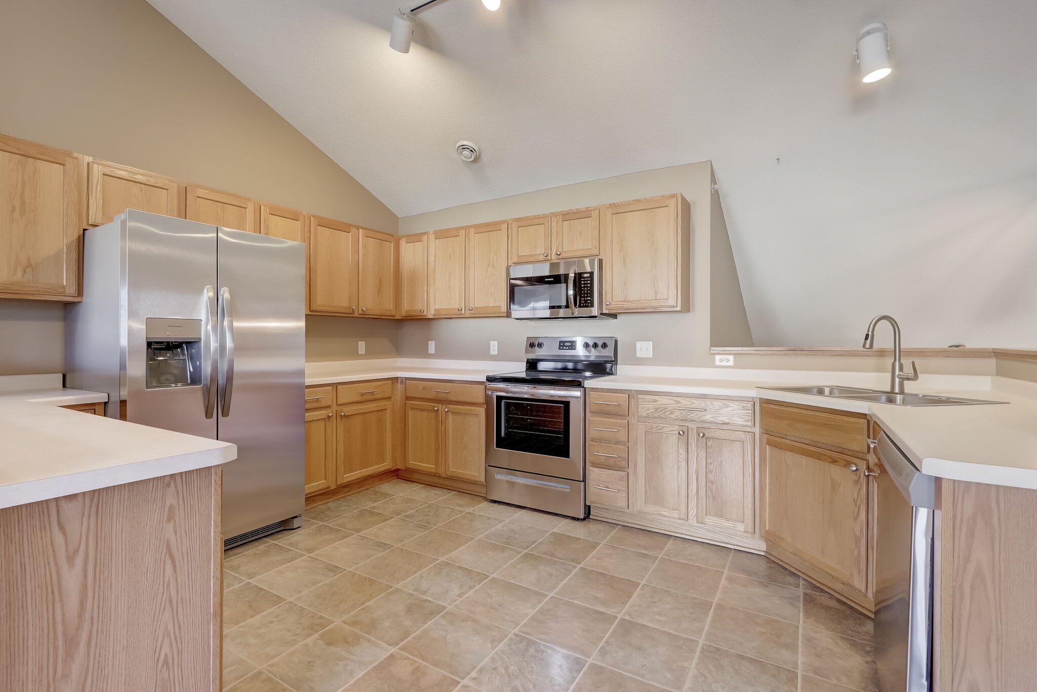 Building Photo - 1222 Bergmann Dr