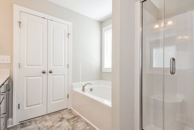 Building Photo - 57 Ravencliff Ridge