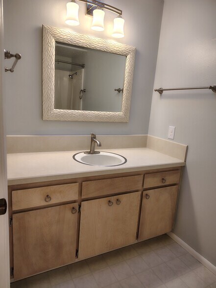 Building Photo - 3075 NW Manzanita Pl