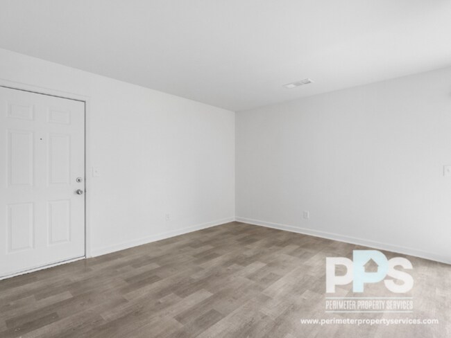 Building Photo - 1510-1512-1514 Pine Log Road