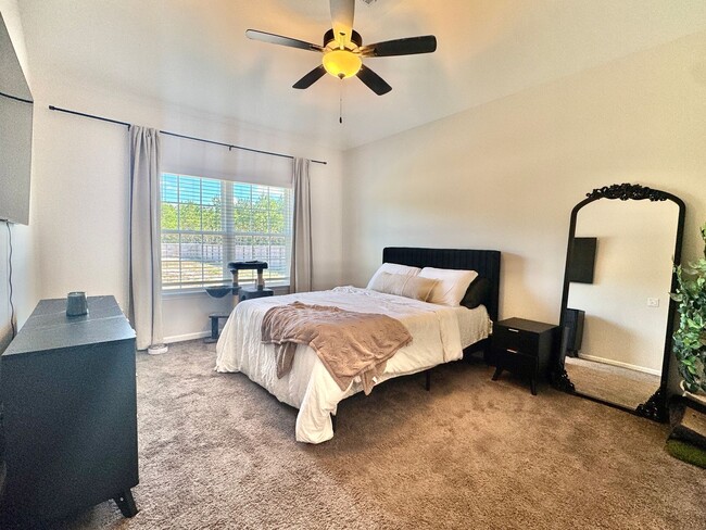 Building Photo - AVAILABLE NOVEMBER [PET FRIENDLY]