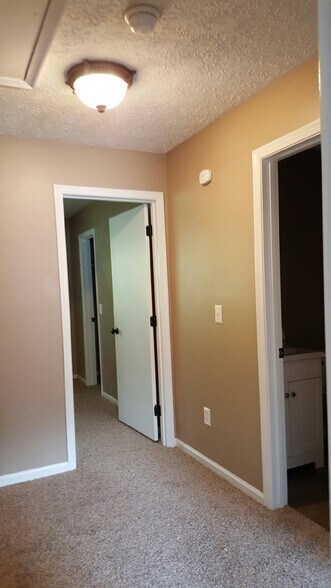Building Photo - 405 Spruce Lane
