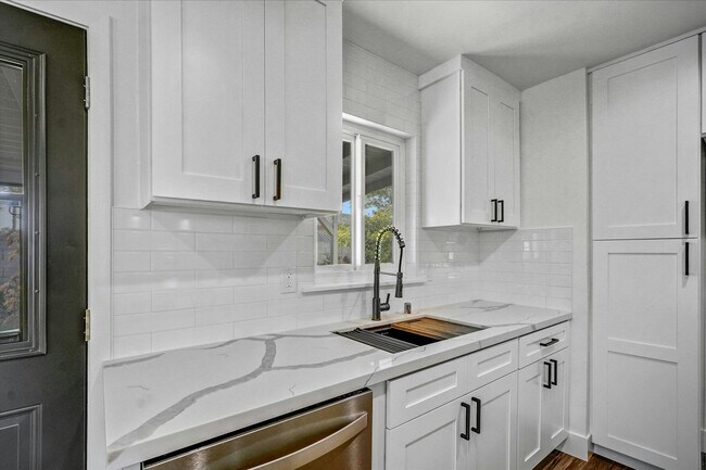 Building Photo - 8072 La Palma Dr