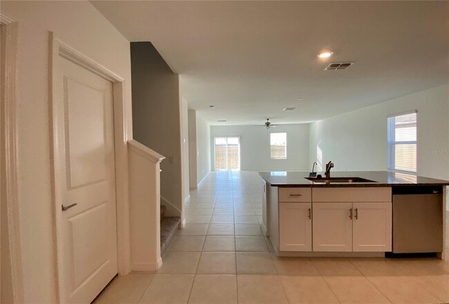 Building Photo - Stunning 5 Bed/2.5 Bath Home in Wesley Chapel with 2869 sq ft - Must See!