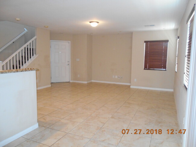 Building Photo - Large 3 Bedroom in the heart of Silverado ...