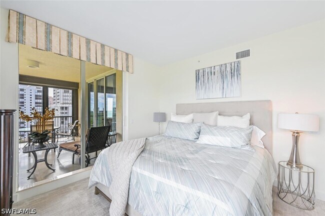Building Photo - 8665 Bay Colony Dr