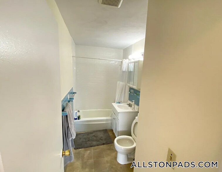 Building Photo - 75 Gardner St