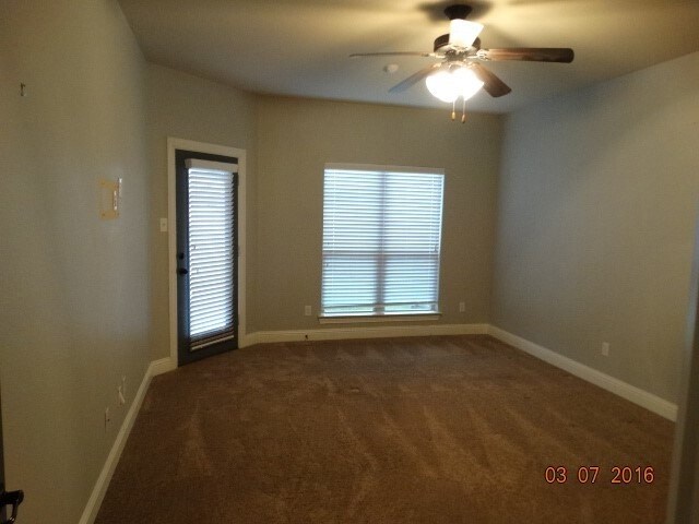 Building Photo - 924 Eagle Creek Trail