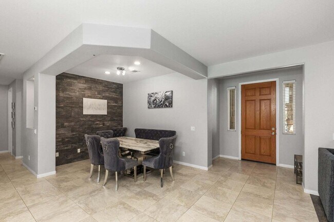 Building Photo - 83631 Himalaya Dr
