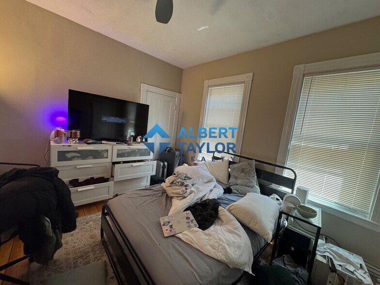 Building Photo - 68 Calumet St