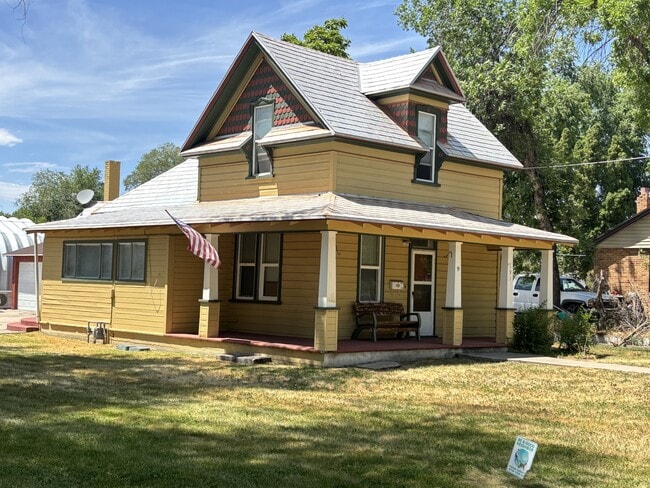 Building Photo - 191 400 W