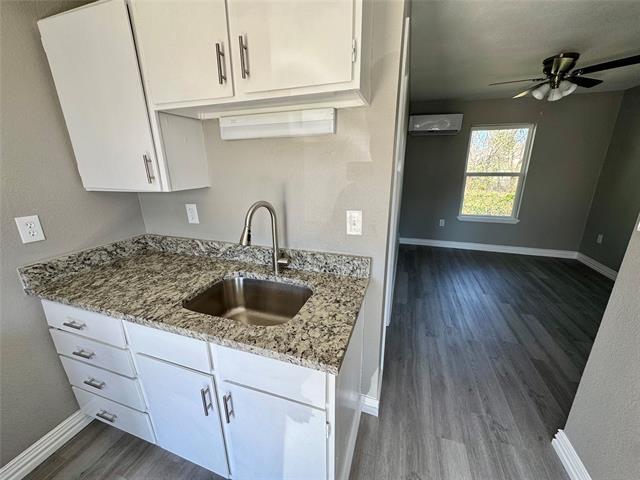 Building Photo - 410 S College Dr