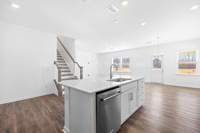 Building Photo - 2133 Riverbend Ave