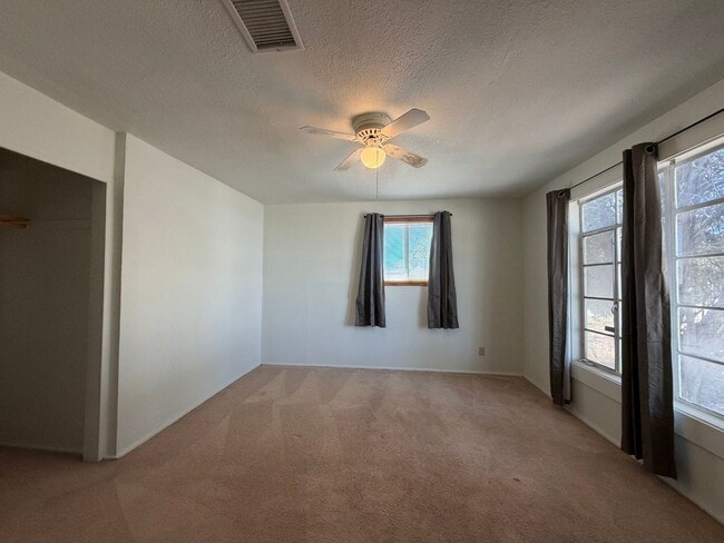 Building Photo - 301 E Wildy St