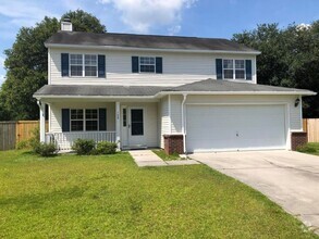 Building Photo - 4 Bedroom 3 Full Bath Home