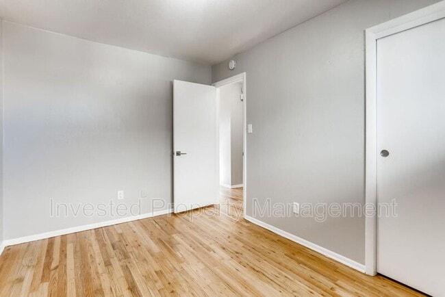 Building Photo - 405 W Bates Ave