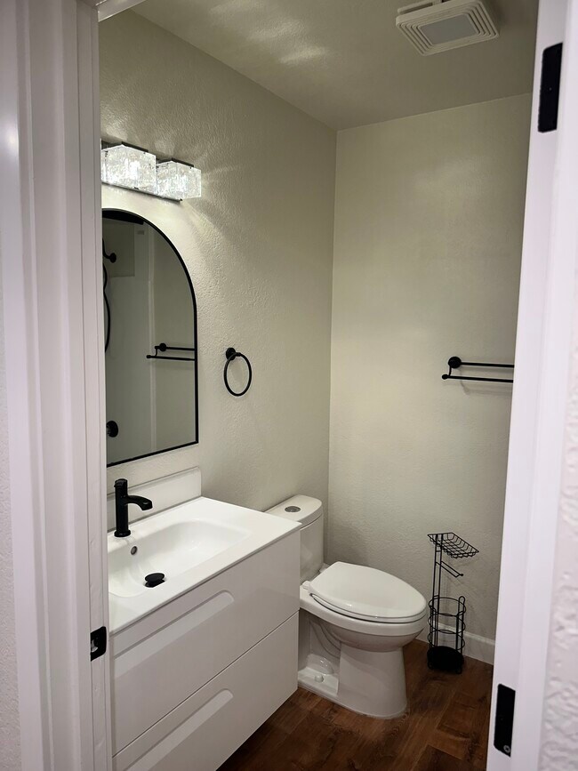 Building Photo - 510 S Adams St