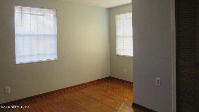 Building Photo - 1609 W 13th St