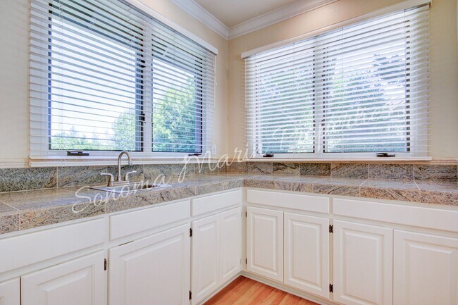 Building Photo - 4626 Bennett View Dr