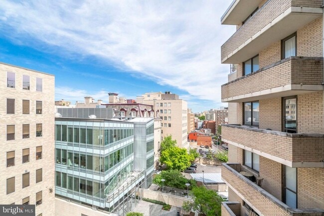 Building Photo - Dupont Circle One Bedroom W/Roof Top Pool,...