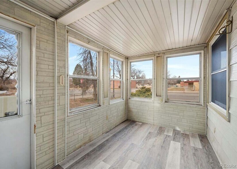 Enclosed Front Porch - 1994 Macon St