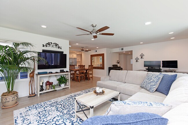 Living Room - 544 Via De La Valle