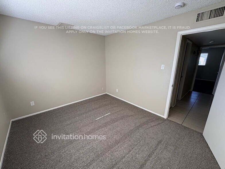 Building Photo - 4815 W Gardenia Ave