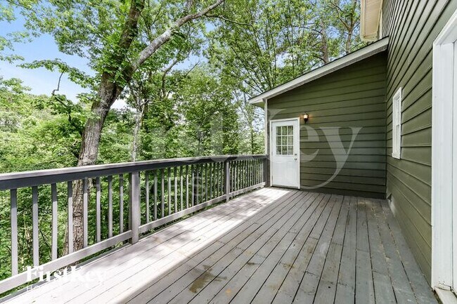 Building Photo - 1600 Brookview Cove