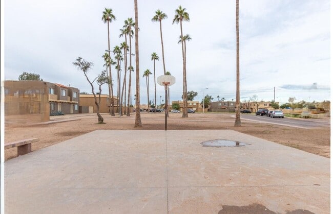 Building Photo - 4523 E Wood St