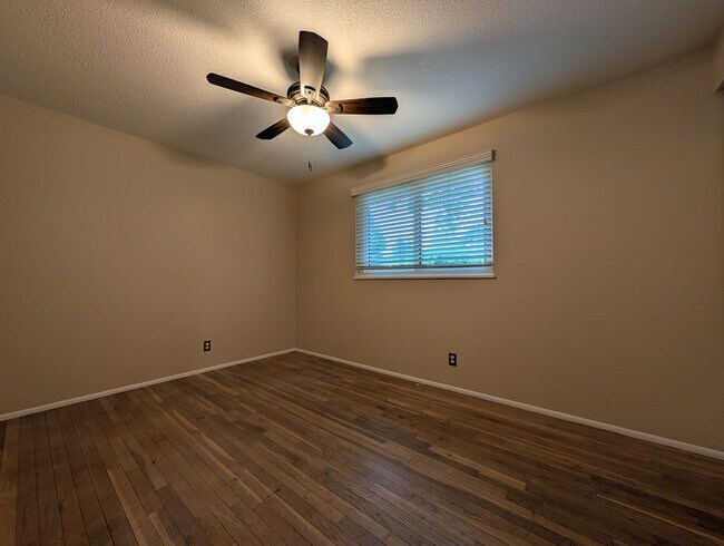 Building Photo - Charming 3-Bedroom, 1.5-Bath Home ~ Landscaping Provided!