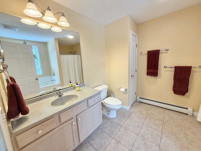 Building Photo - 4 Bedroom Home in South Burlington VT Available 4/1!