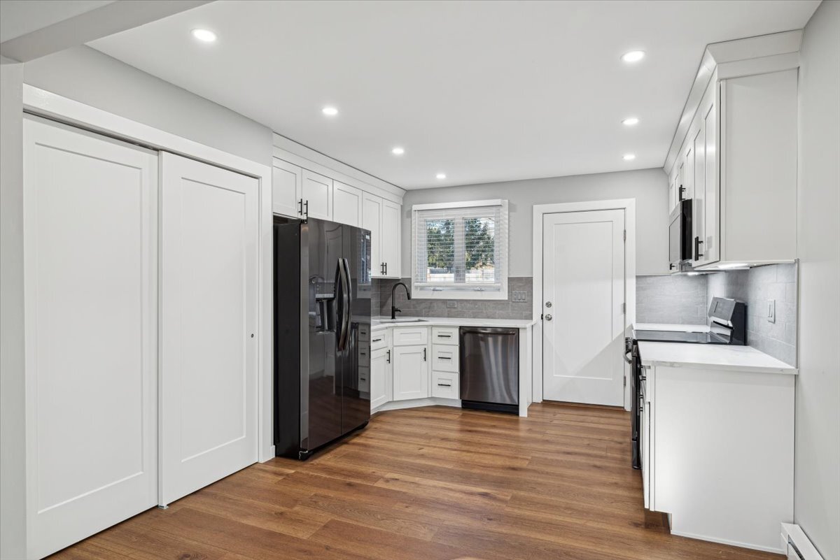 Building Photo - 285 Stamets Rd