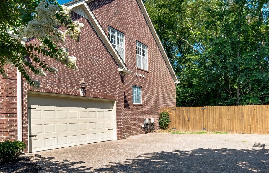 Building Photo - 6428 Holly Trace Ct
