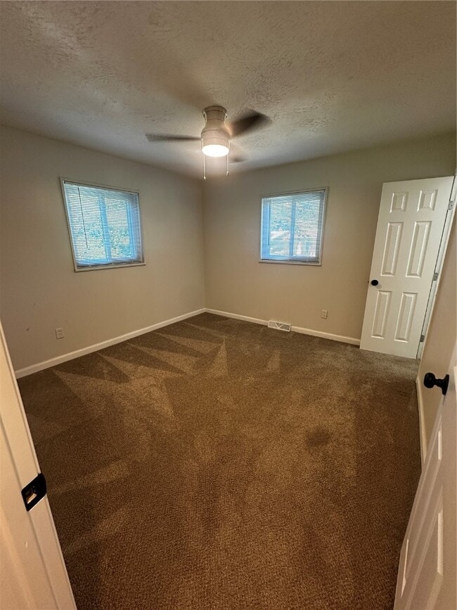 Building Photo - 6705 Lightwood Dr