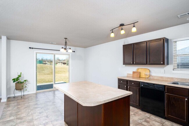 Building Photo - 5803 Abercorn Dr