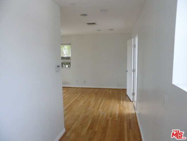 Building Photo - 12566 Woodbine St