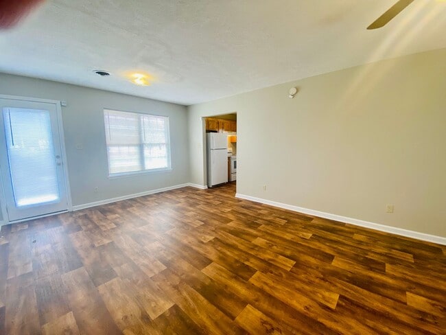 Building Photo - 3 Bed Home close to FT Campbell and I-24
