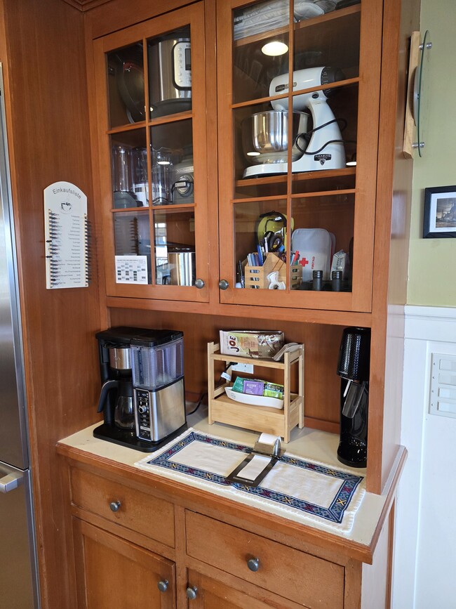 Building Photo - Apartment A