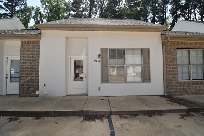 Building Photo - 2408-2464 W. Barnett Springs Ave