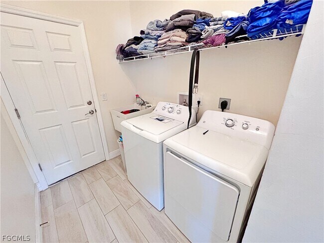 Building Photo - 1111 NW 19th Terrace