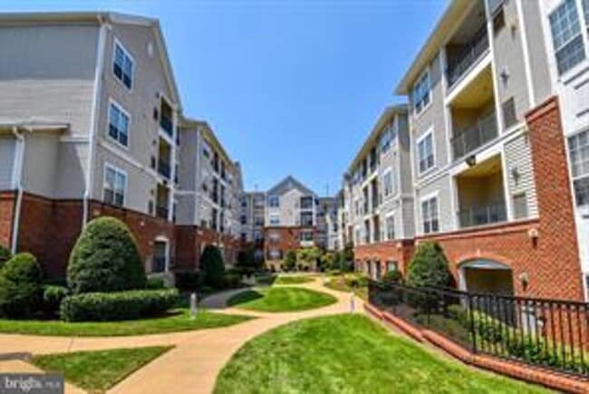 Primary Photo - 4850 Eisenhower Ave